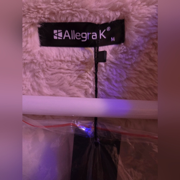 NWT cream faux fur jacket - Picture 4 of 6